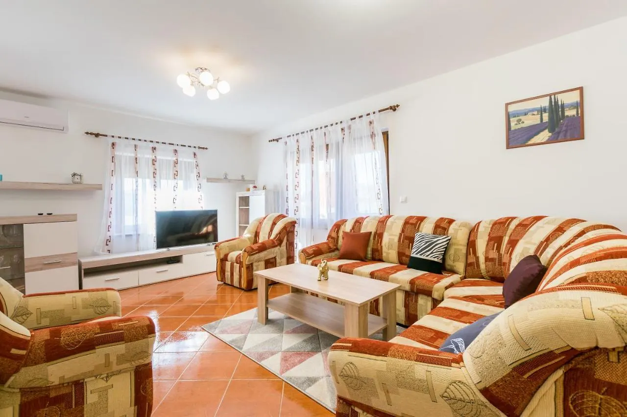 Relaxing Apartment Josip - Peaceful Area Marčana 0*,  クロアチア