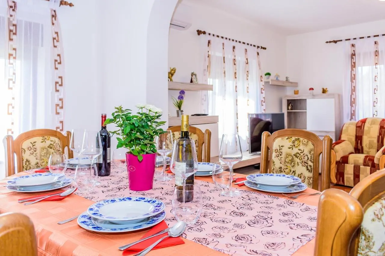 Relaxing Apartment Josip - Peaceful Area Marčana クロアチア