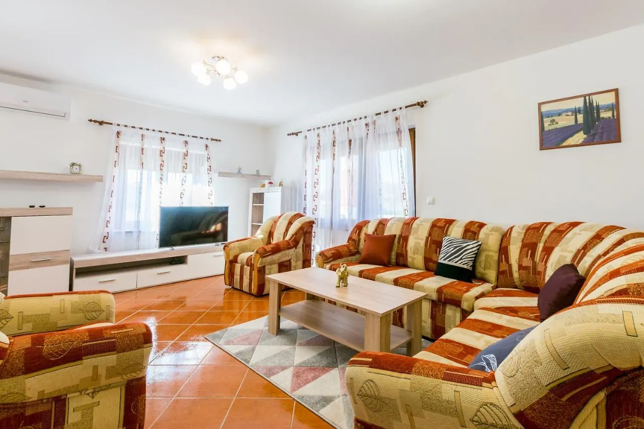 Relaxing Apartment Josip - Peaceful Area Marčana